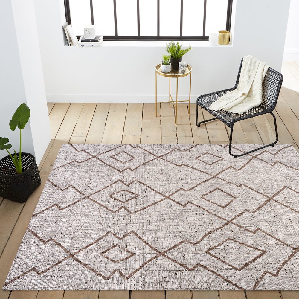 Carwa Tribal Diamond Trellis Indoor/Outdoor Area Rug. Picture 16