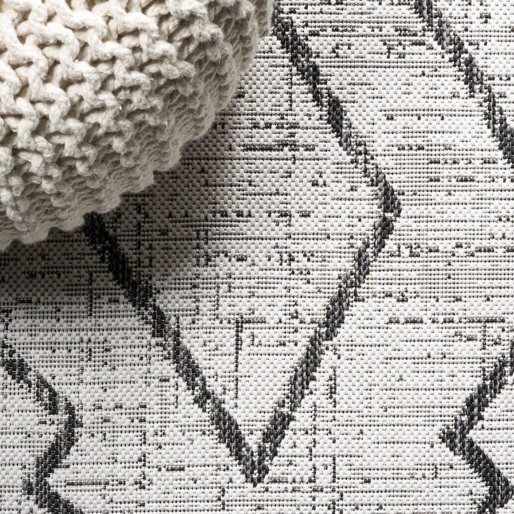Carwa Tribal Diamond Trellis Indoor/Outdoor Area Rug. Picture 5