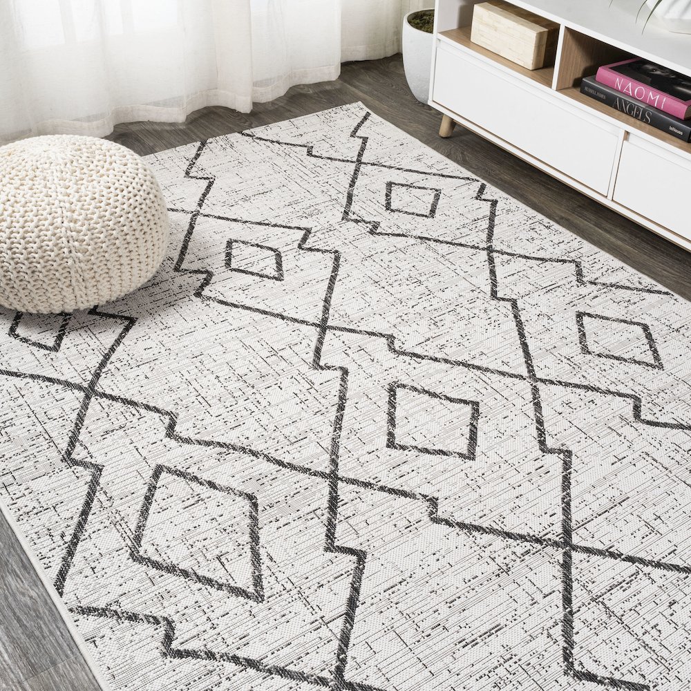 Carwa Tribal Diamond Trellis Indoor/Outdoor Area Rug. Picture 4