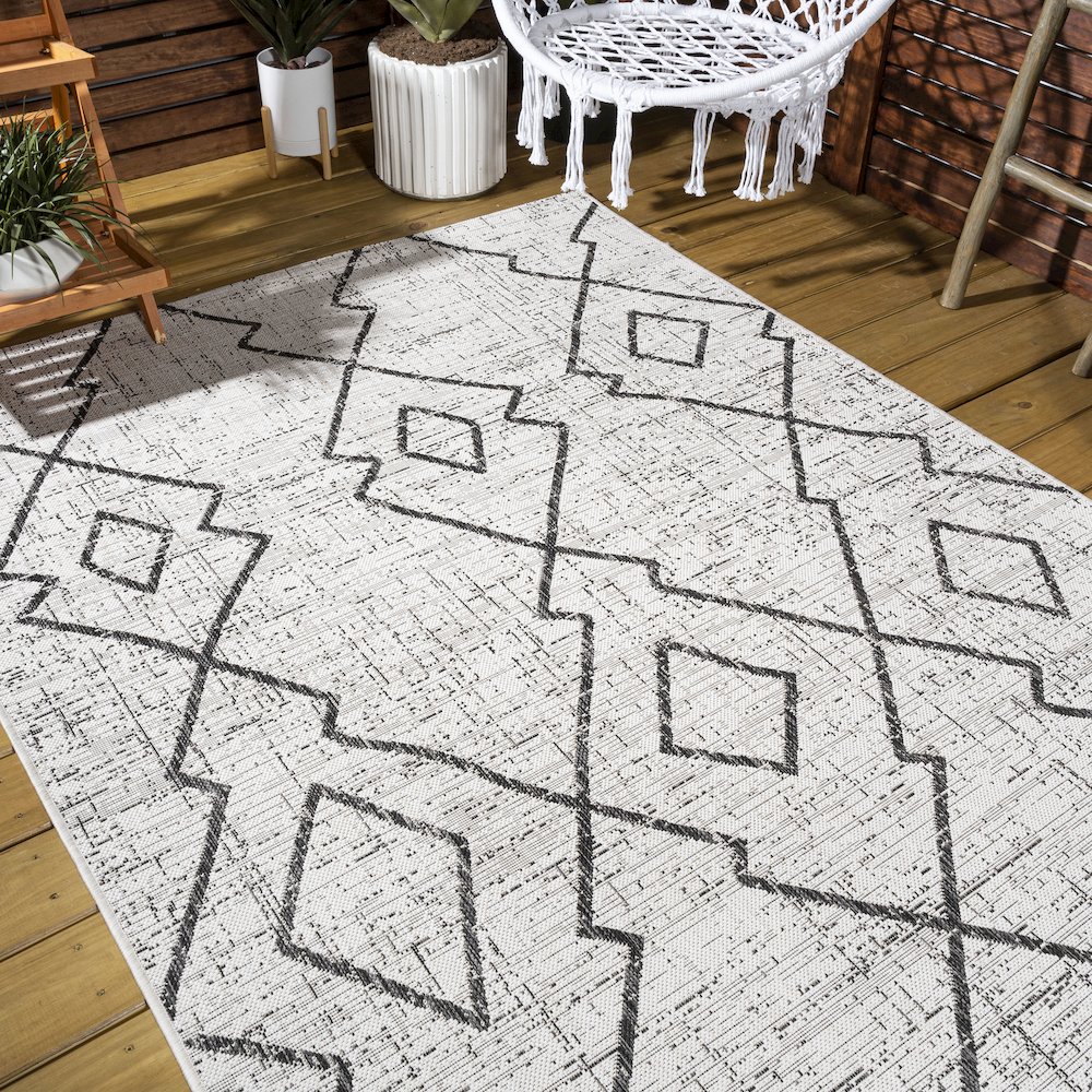 Carwa Tribal Diamond Trellis Indoor/Outdoor Area Rug. Picture 9