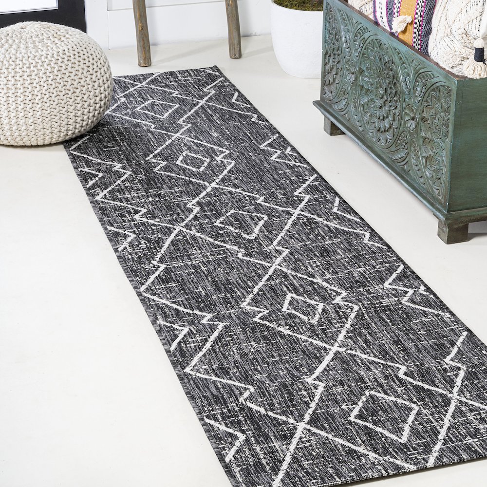 Carwa Tribal Diamond Trellis Indoor/Outdoor Area Rug. Picture 2