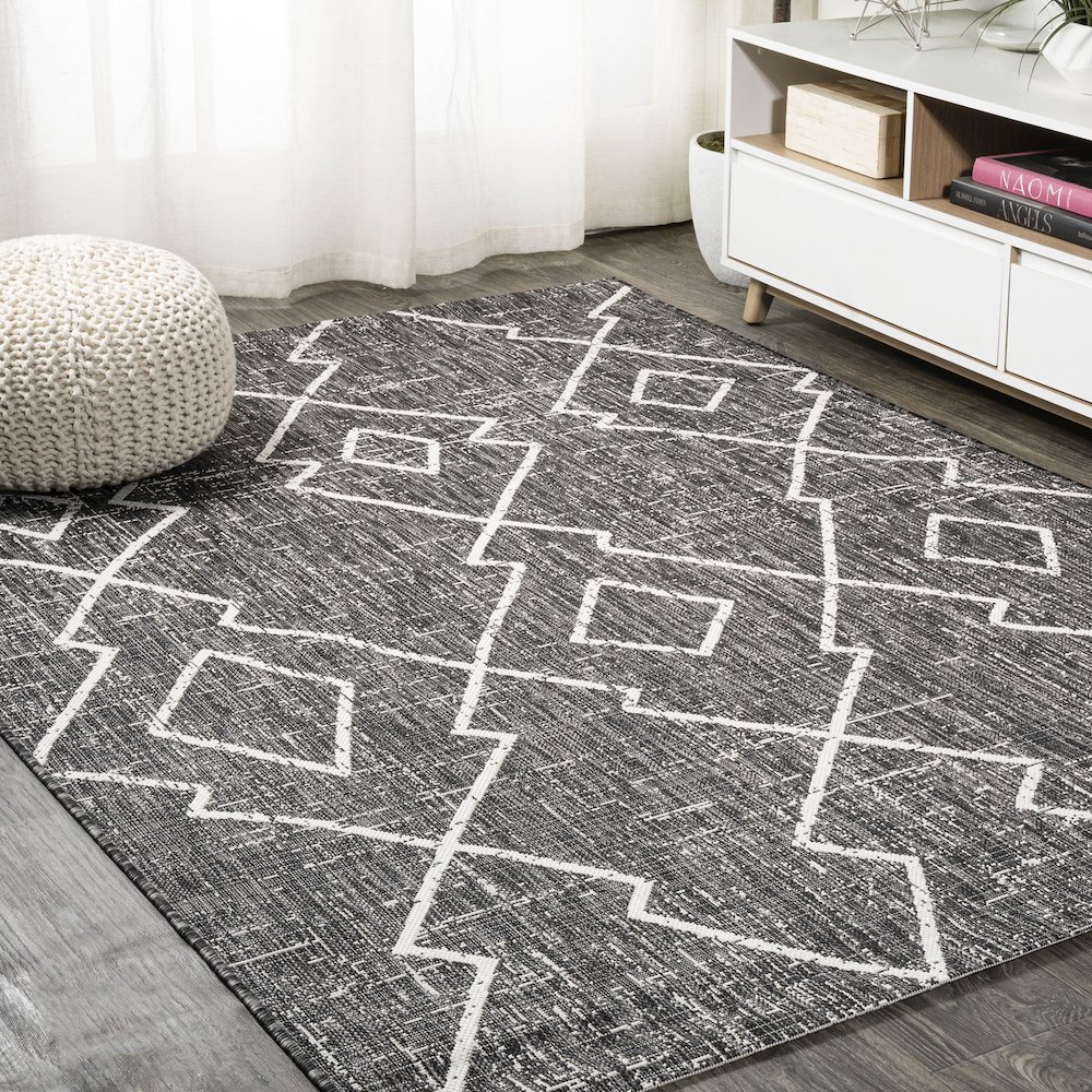 Carwa Tribal Diamond Trellis Indoor/Outdoor Area Rug. Picture 2