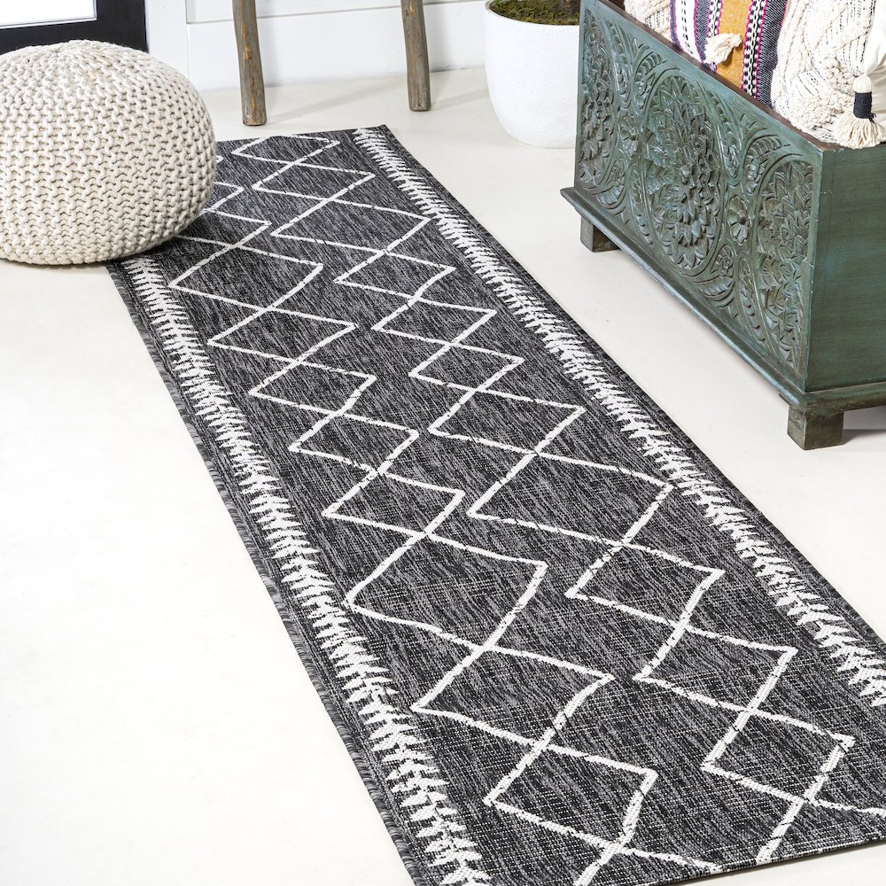 Derya Tribal Diamond Trellis Indoor/Outdoor Area Rug. Picture 2