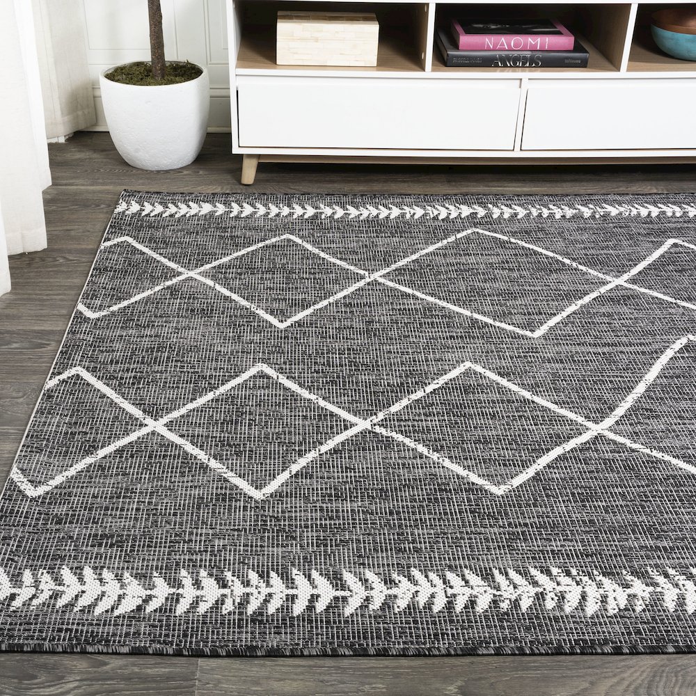 Derya Tribal Diamond Trellis Indoor/Outdoor Area Rug. Picture 3