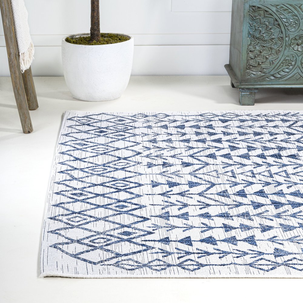 Tokay Bohemian Geometric Indoor/Outdoor Area Rug. Picture 3