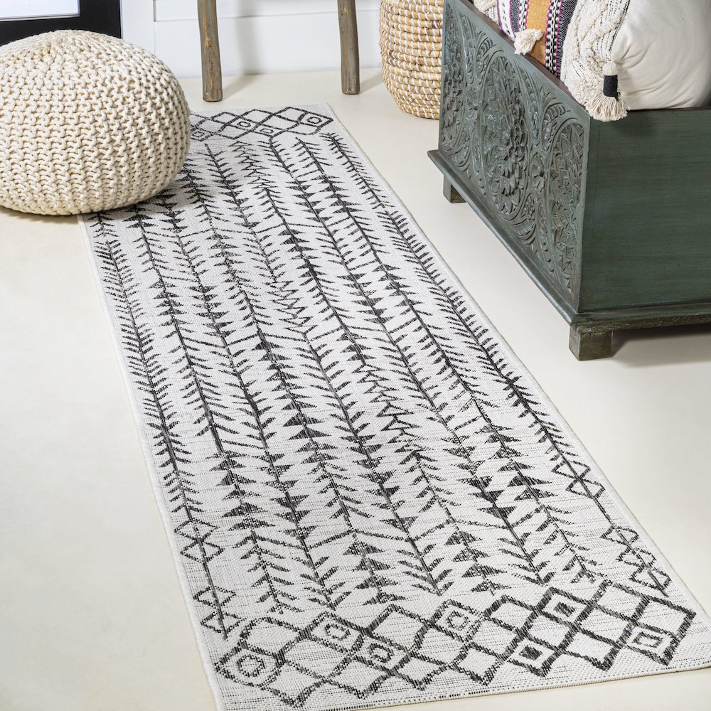 Tokay Bohemian Geometric Indoor/Outdoor Area Rug. Picture 2