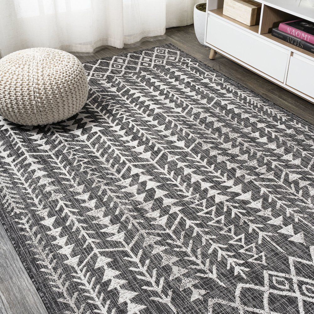 Tokay Bohemian Geometric Indoor/Outdoor Area Rug. Picture 4