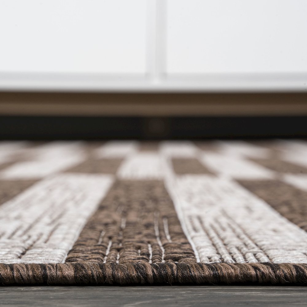 Sukie Modern Offset Stripe Indoor/Outdoor Area Rug. Picture 11