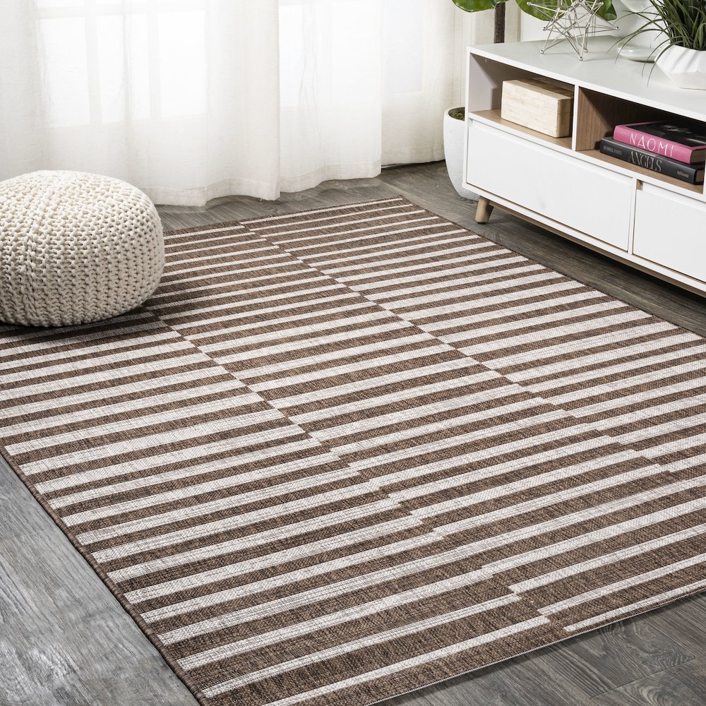 Sukie Modern Offset Stripe Indoor/Outdoor Area Rug. Picture 2