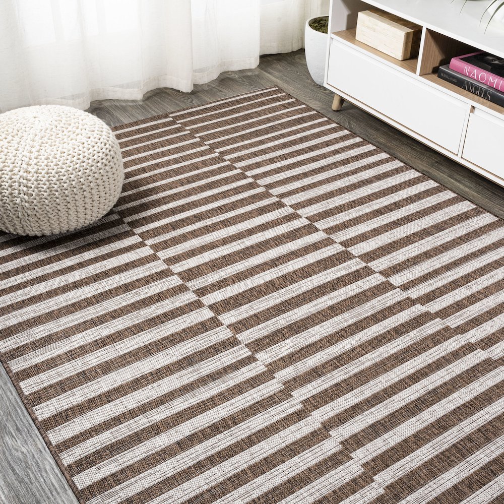 Sukie Modern Offset Stripe Indoor/Outdoor Area Rug. Picture 4