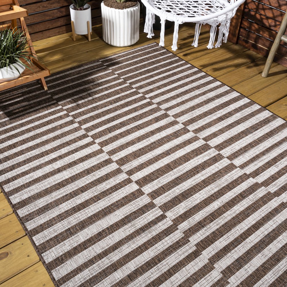 Sukie Modern Offset Stripe Indoor/Outdoor Area Rug. Picture 9
