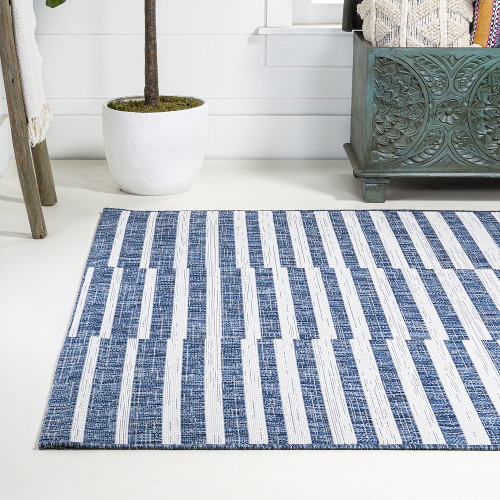 Sukie Modern Offset Stripe Indoor/Outdoor Area Rug. Picture 3