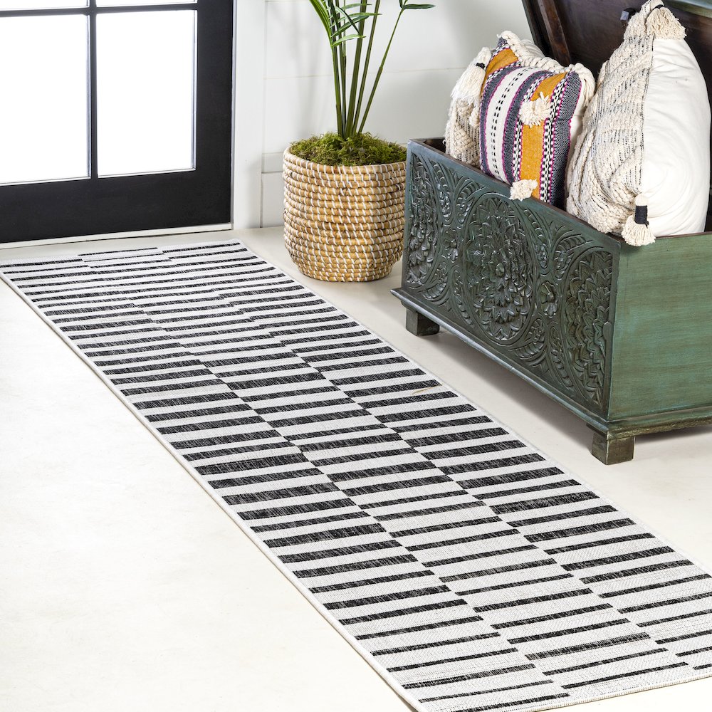 Sukie Modern Offset Stripe Indoor/Outdoor Area Rug. Picture 2