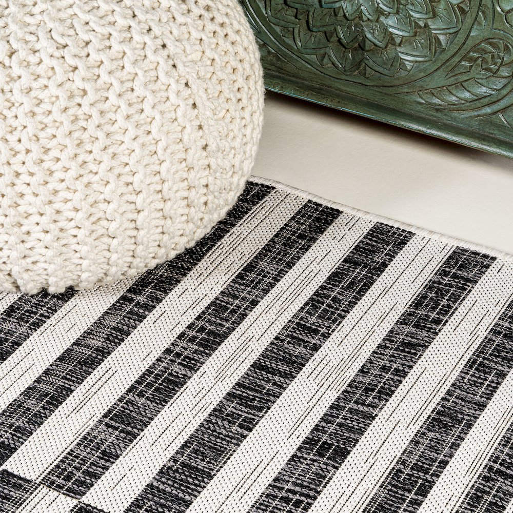 Sukie Modern Offset Stripe Indoor/Outdoor Area Rug. Picture 4