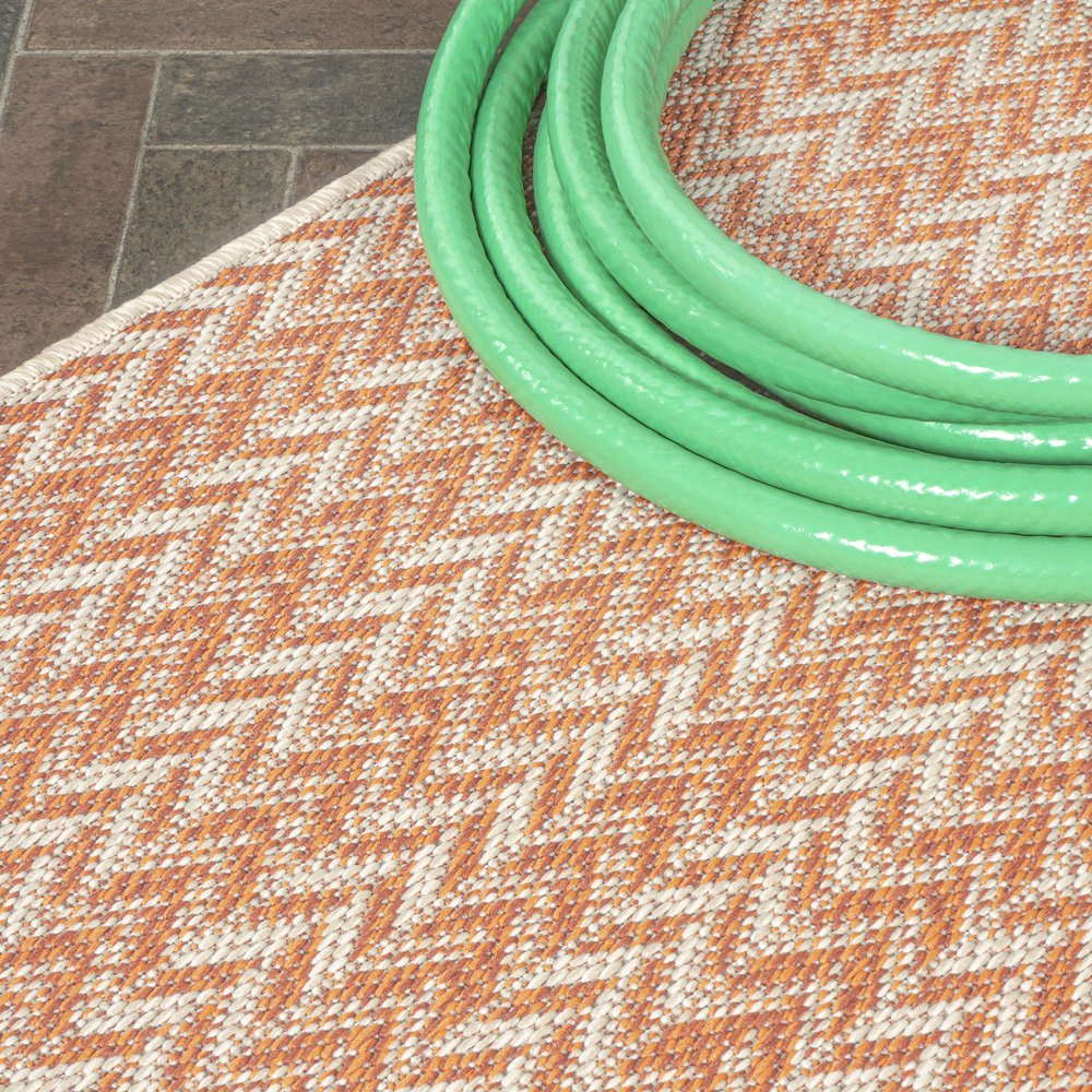 Chevron Modern Concentric Squares Indoor/Outdoor Area Rug. Picture 4