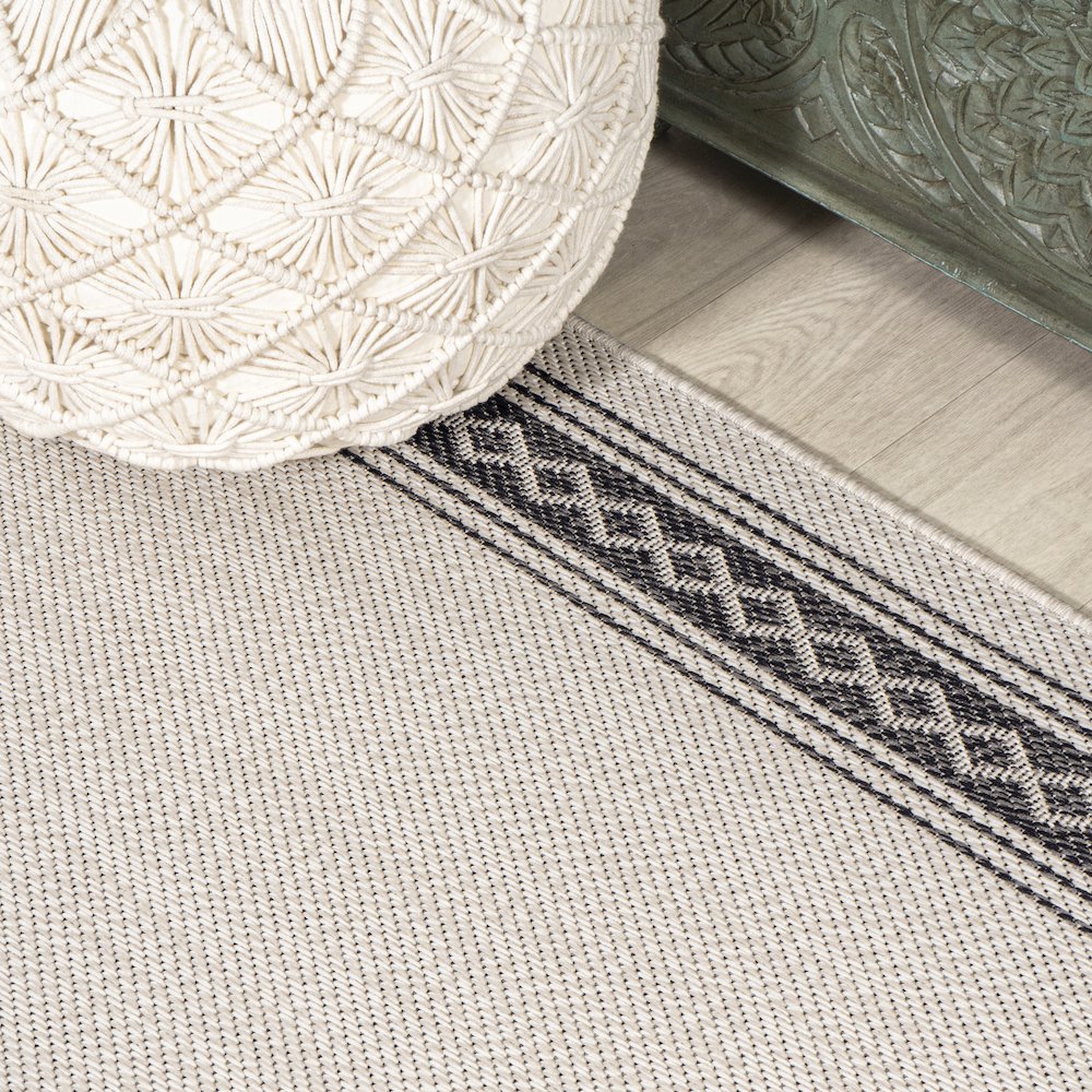 Lucia Classic Diamond Border Indoor/Outdoor Area Rug. Picture 4