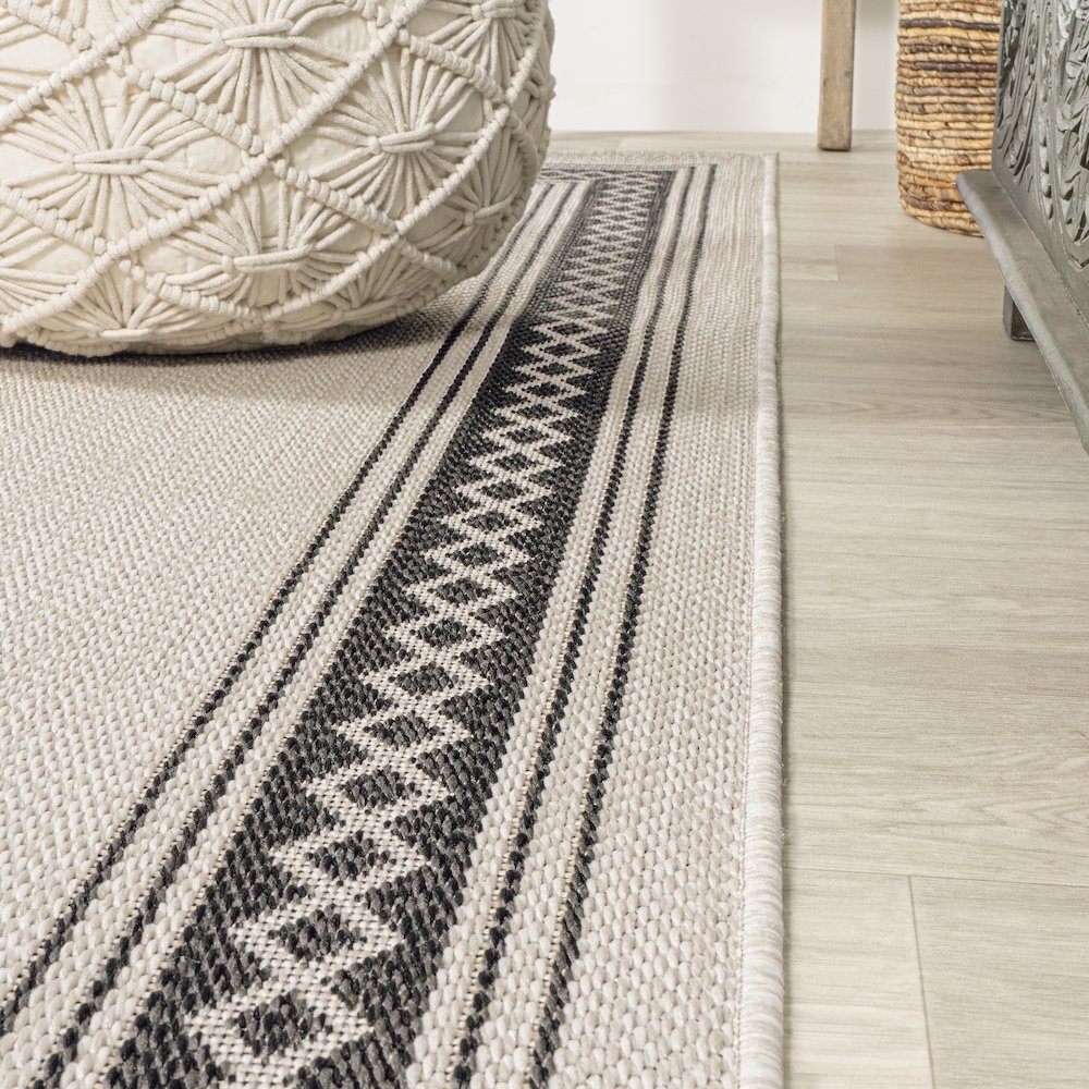 Lucia Classic Diamond Border Indoor/Outdoor Area Rug. Picture 5