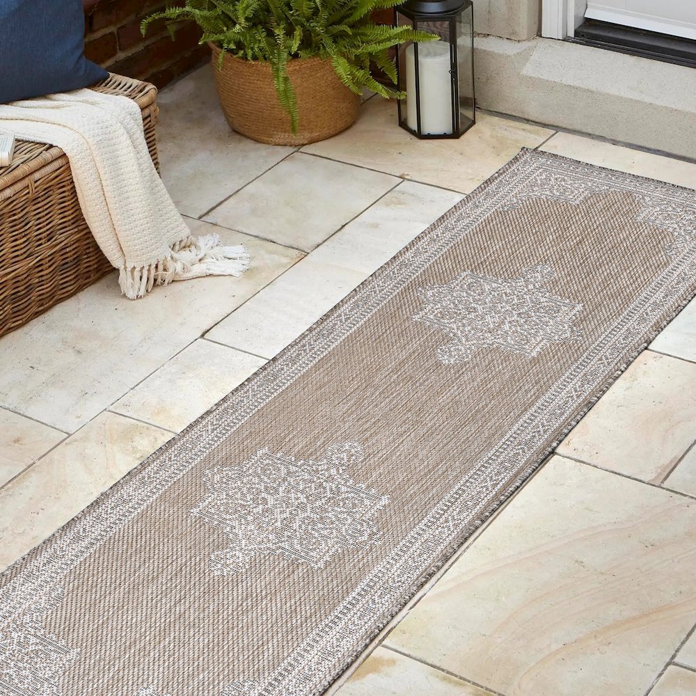 Vintage Casual Medallion Beige/Cream 2 ft. x 8 ft. Indoor/Outdoor Runner Rug. Picture 4