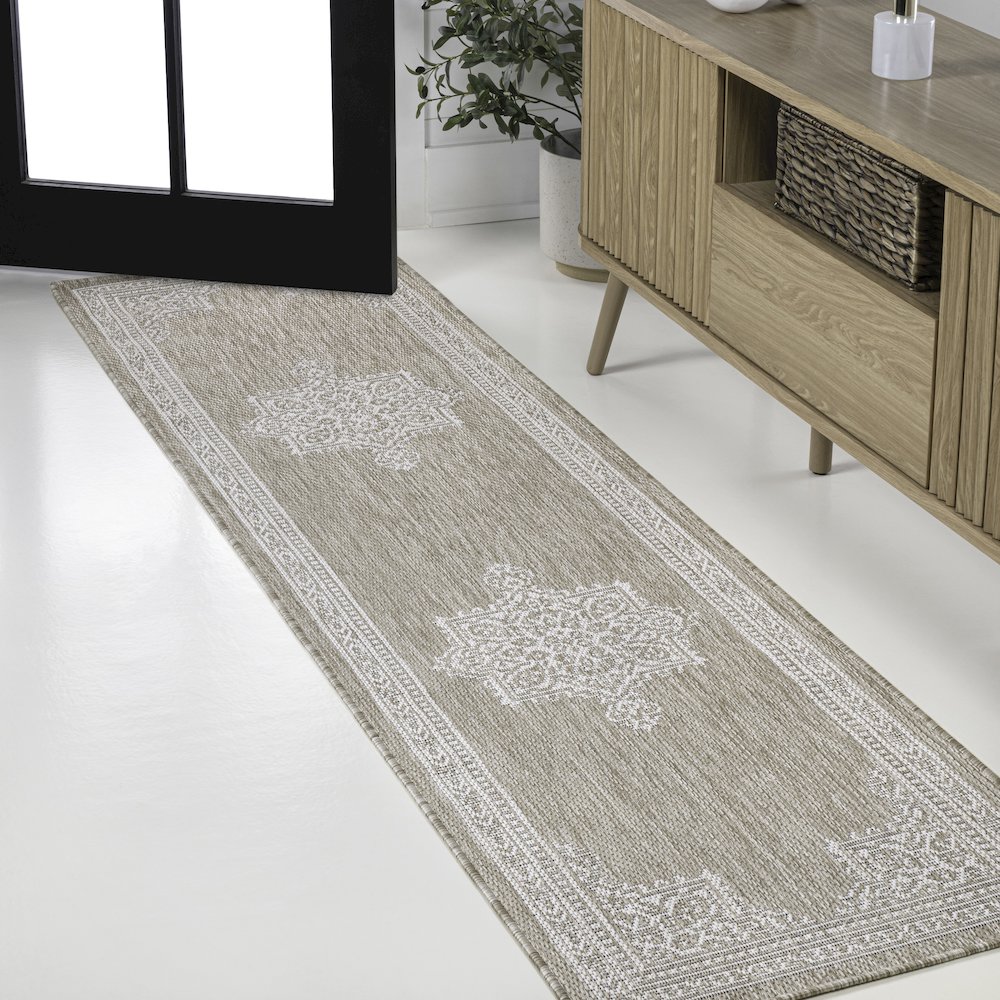 Vintage Casual Medallion Beige/Cream 2 ft. x 8 ft. Indoor/Outdoor Runner Rug. Picture 2