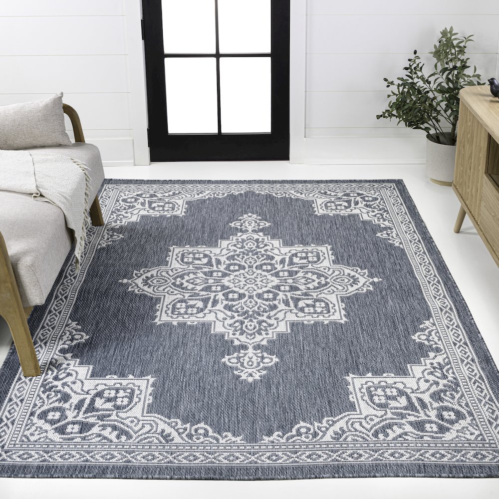 Arden Vintage Casual Medallion Blue/Cream 3 ft. x 5 ft. Indoor/Outdoor Area Rug. Picture 2