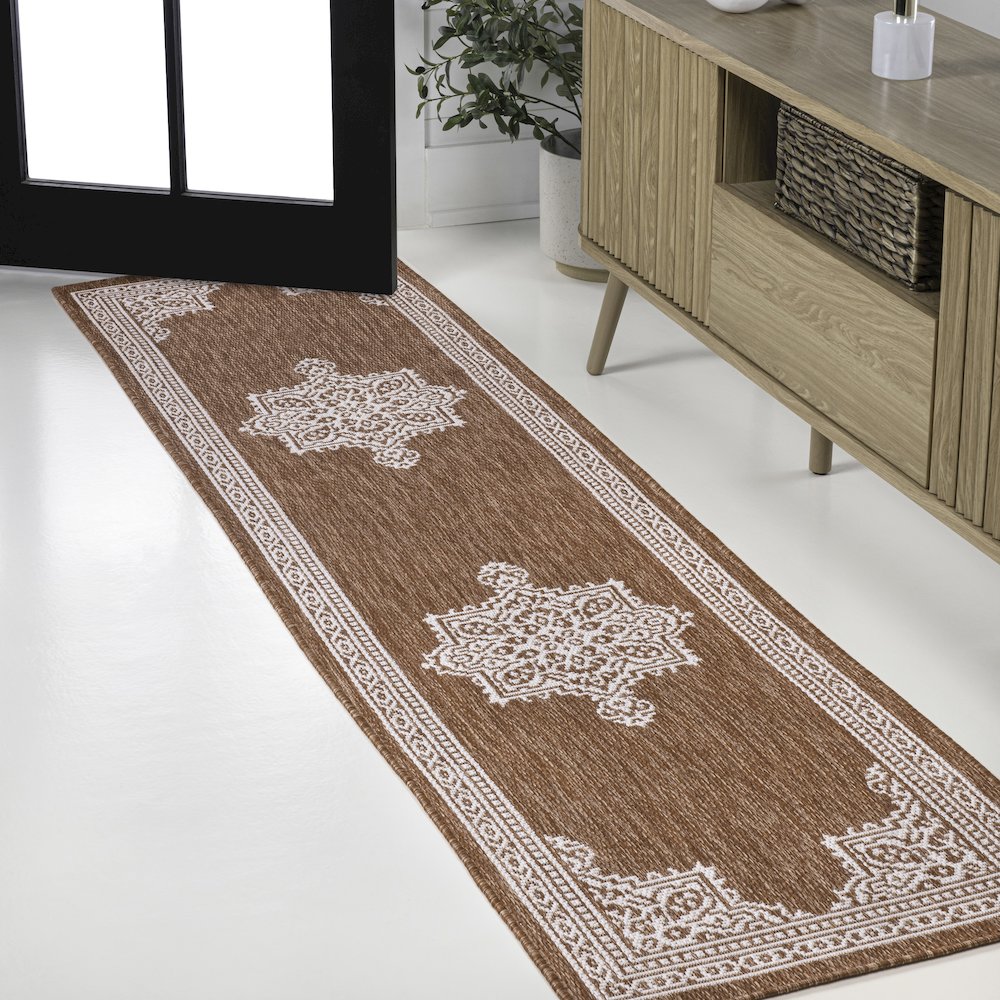 Vintage Casual Medallion Terra/Cream 2 ft. x 8 ft. Indoor/Outdoor Runner Rug. Picture 2