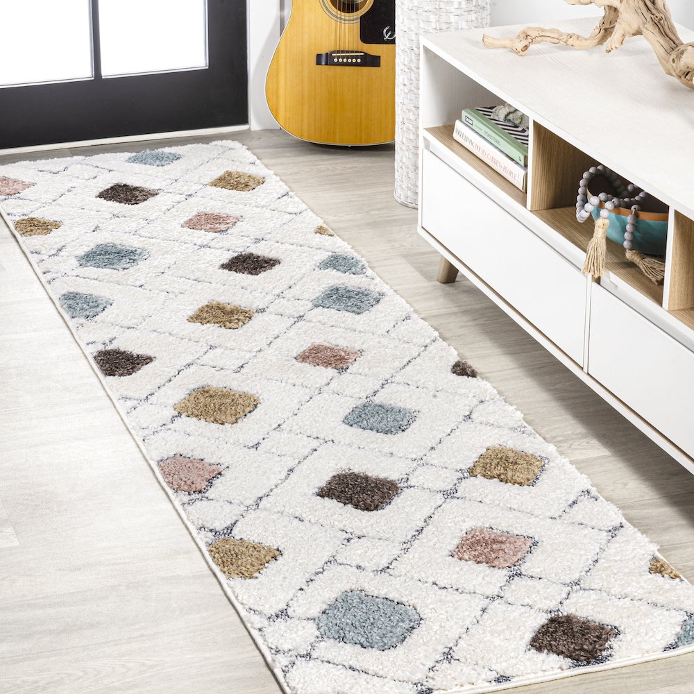 Astrid Retro Trellis High-Low Area Rug. Picture 2