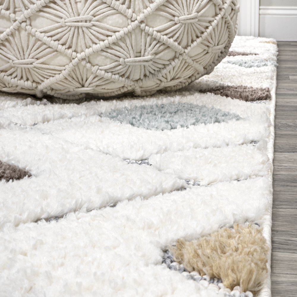 Astrid Retro Trellis High-Low Area Rug. Picture 5