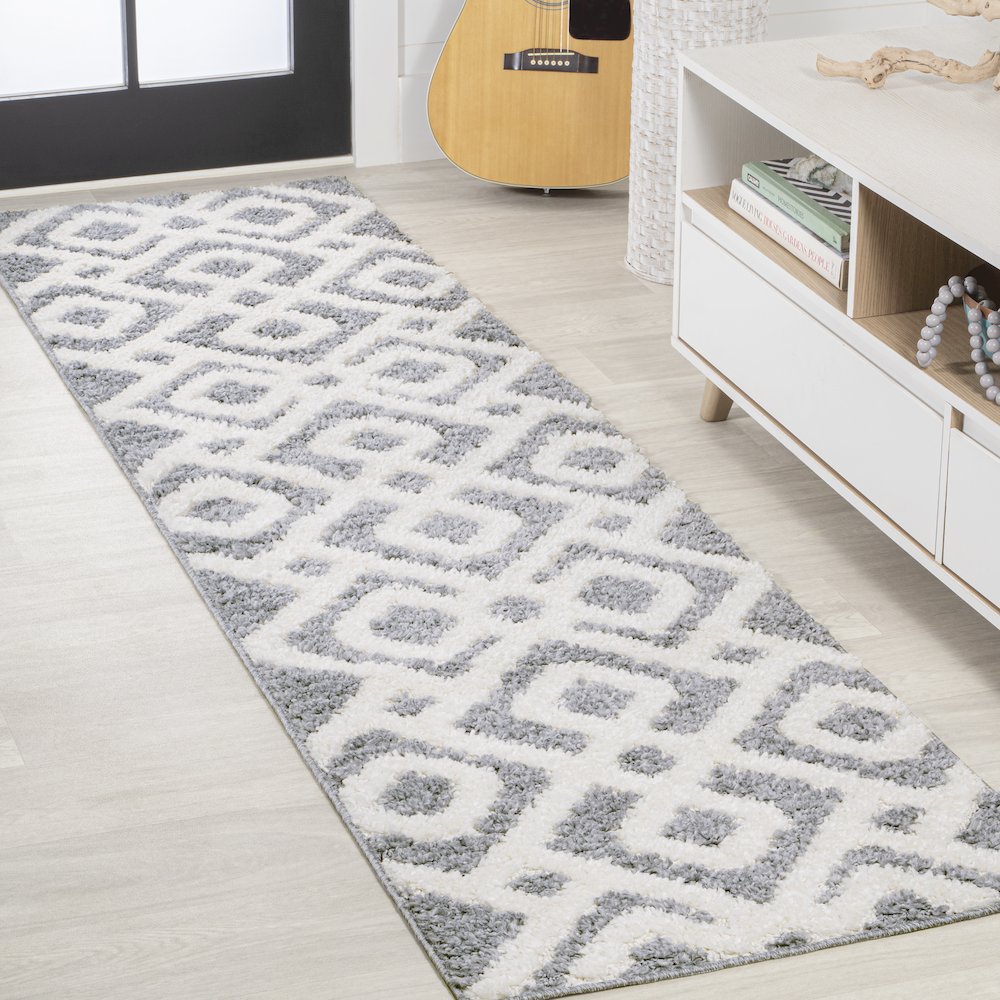 Astrid Retro Trellis High-Low Area Rug. Picture 2