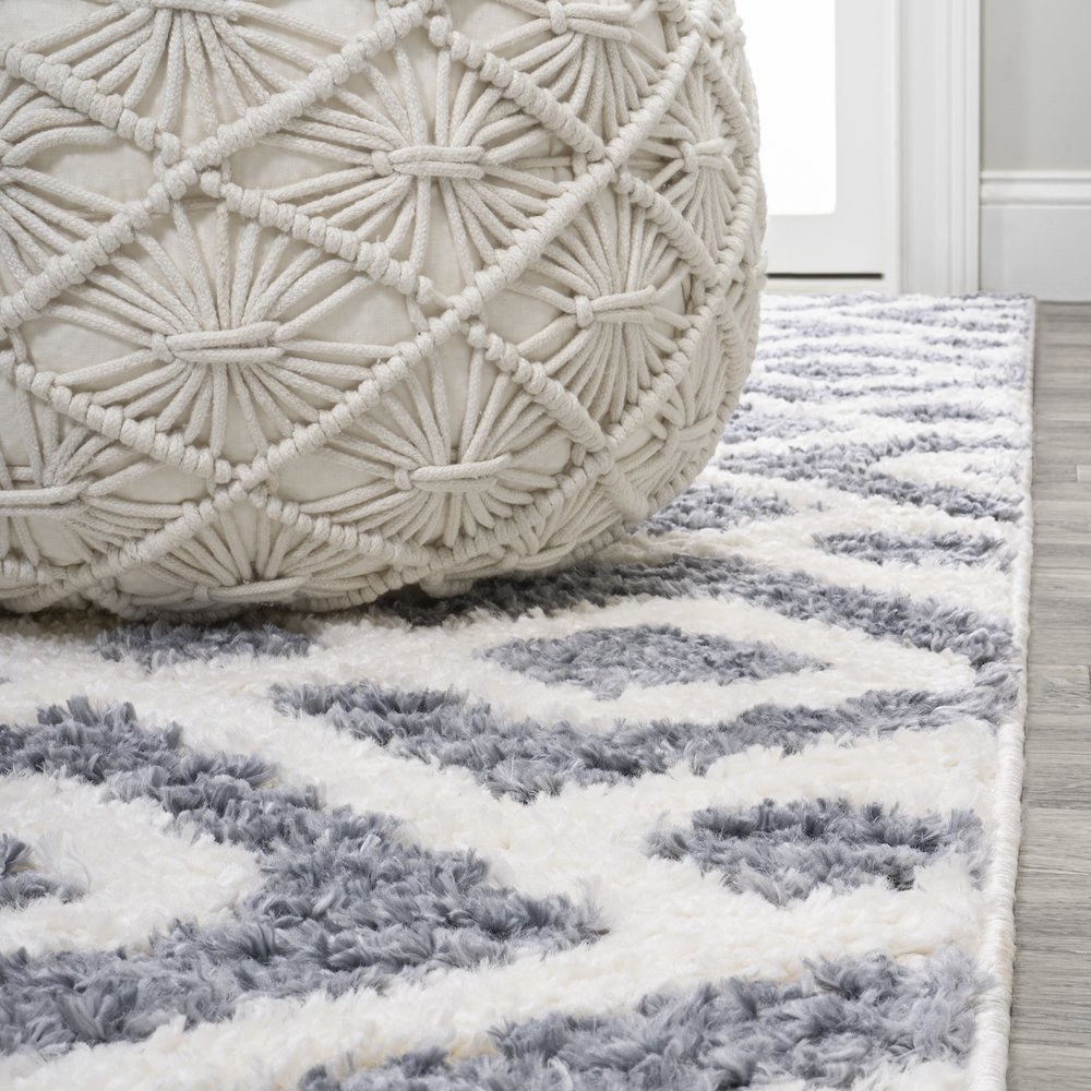 Astrid Retro Trellis High-Low Area Rug. Picture 5