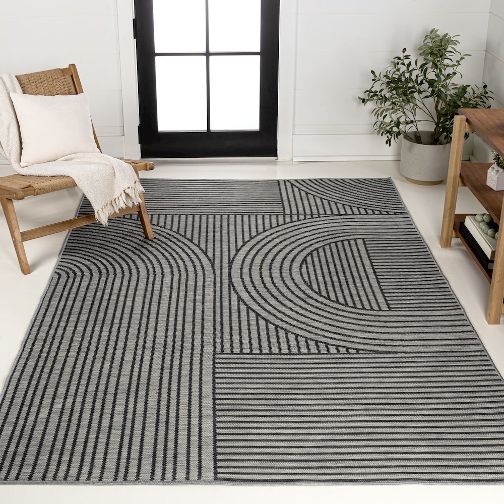 Arch Stripe Reversible Machine-Washable Indoor/Outdoor Runner Rug. Picture 2