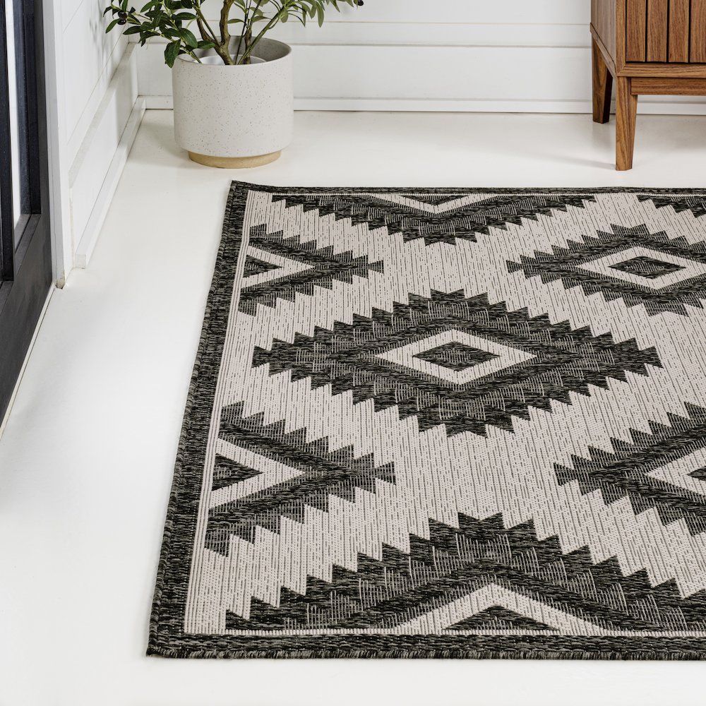 Lior Geometric Moroccan Diamond Indoor/Outdoor Area Rug. Picture 1