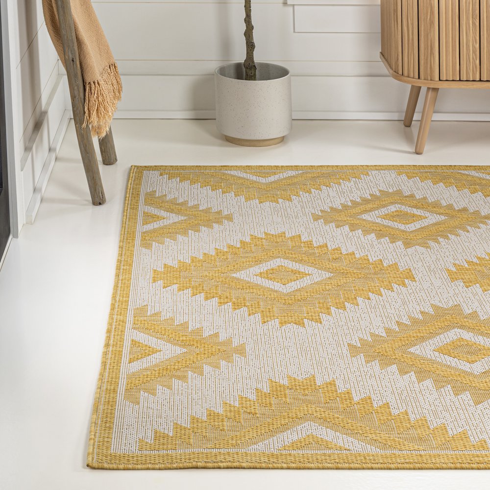 Lior Geometric Moroccan Diamond Indoor/Outdoor Area Rug. Picture 1