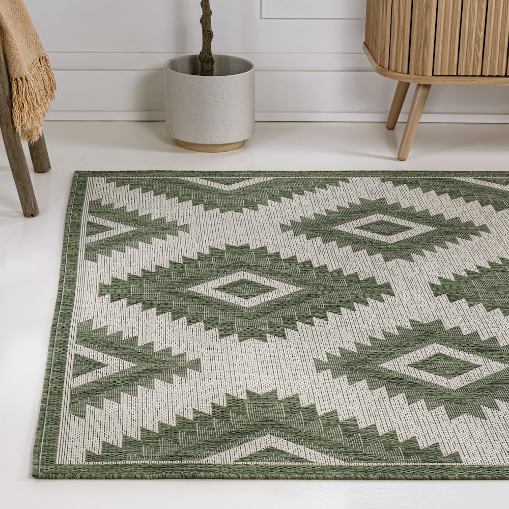 Lior Geometric Moroccan Diamond Indoor/Outdoor Area Rug. Picture 1