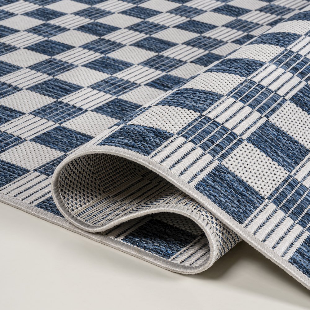 Aimee Traditional Cottage Checkerboard Indoor/Outdoor Area Rug. Picture 5