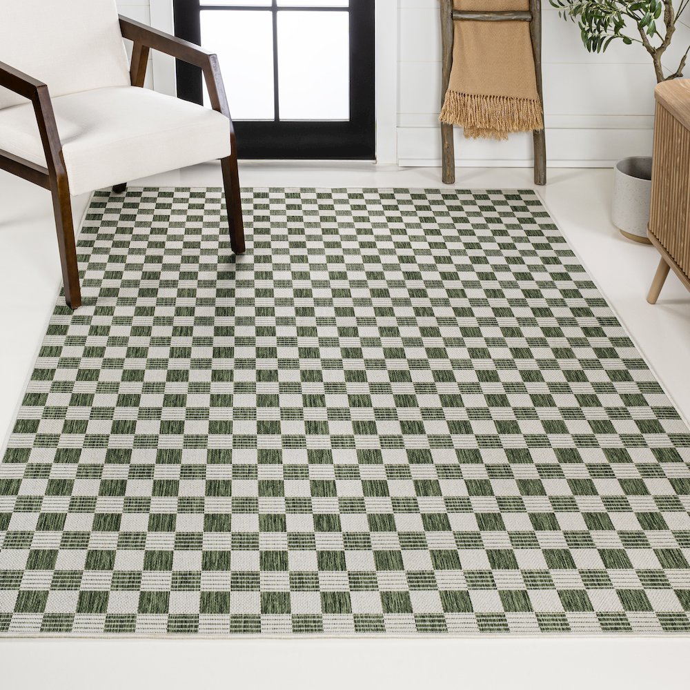 Aimee Traditional Cottage Checkerboard Indoor/Outdoor Area Rug. Picture 2