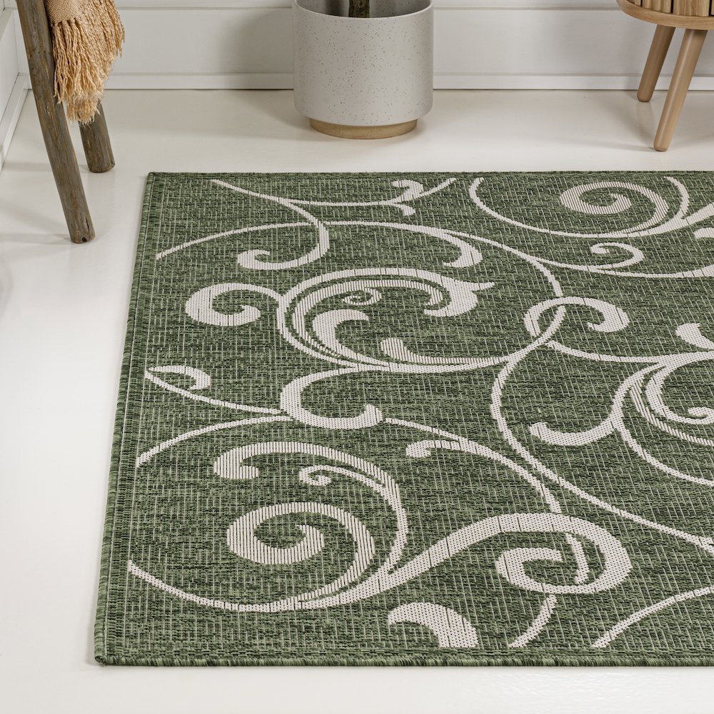Maribel Traditional Classic All-Over Scroll Indoor/Outdoor Area Rug. Picture 1