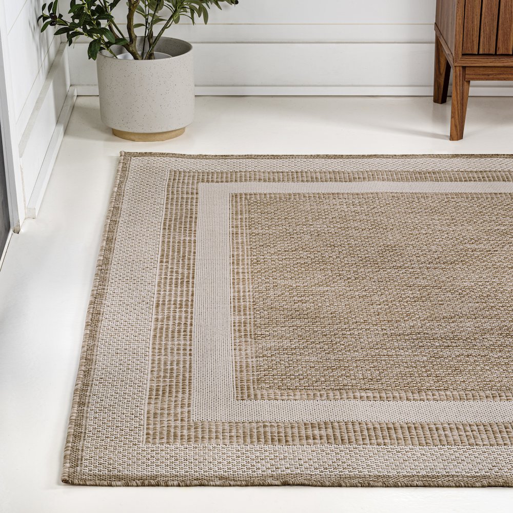 Dover Classic -Stripe Border Indoor/Outdoor Area Rug. Picture 1