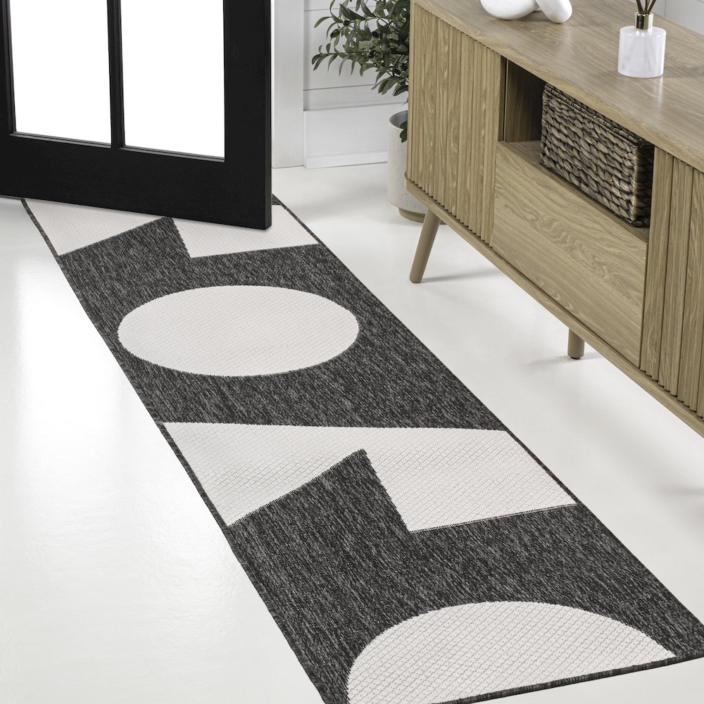 Two-Tone Black/Cream 2 ft. x 8 ft. Indoor/Outdoor Runner Rug. Picture 3