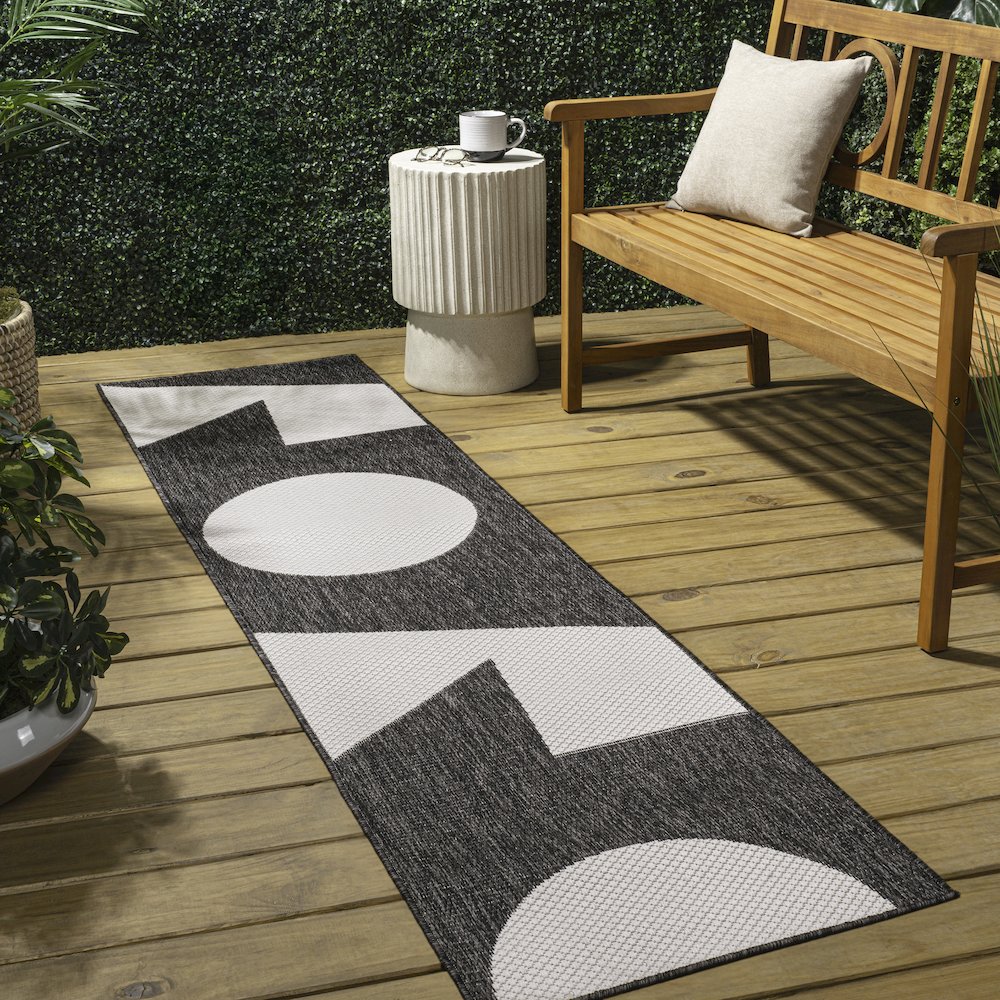 Two-Tone Black/Cream 2 ft. x 8 ft. Indoor/Outdoor Runner Rug. Picture 4