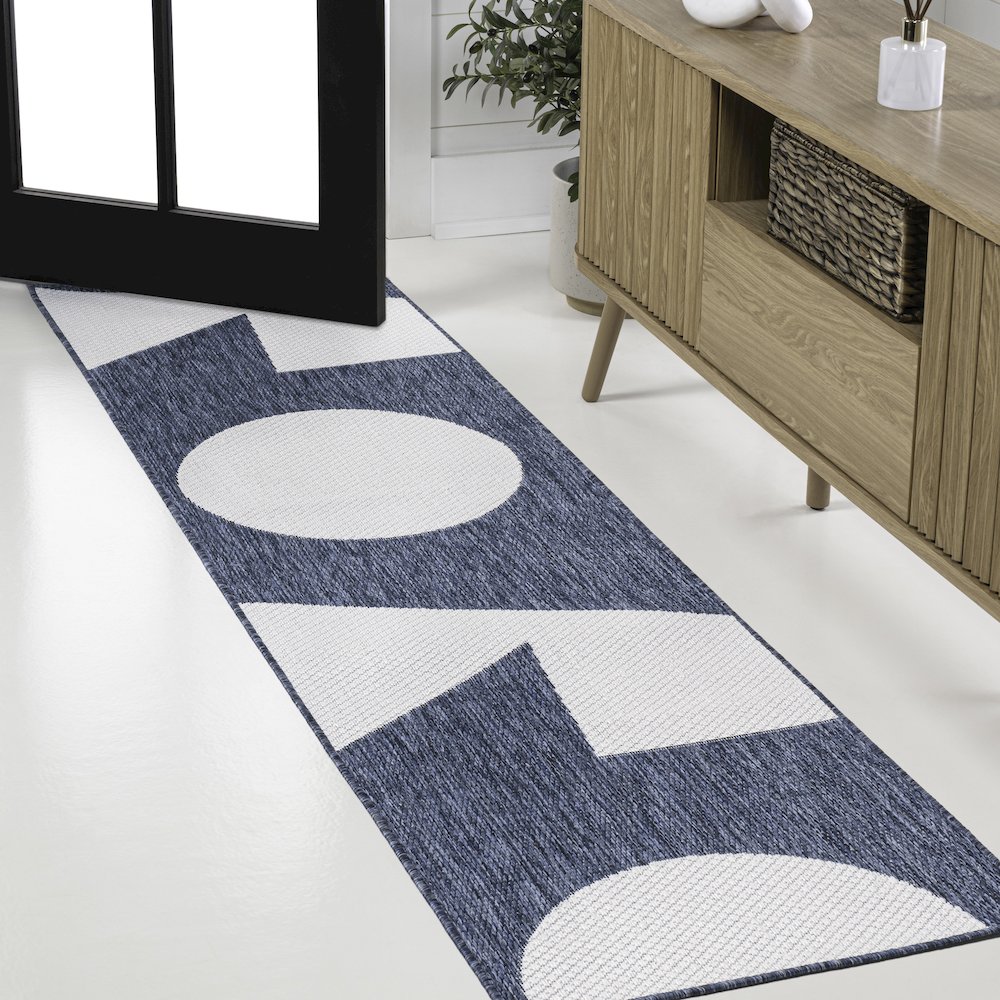 Two-Tone Navy/Cream 2 ft. x 8 ft. Indoor/Outdoor Runner Rug. Picture 3