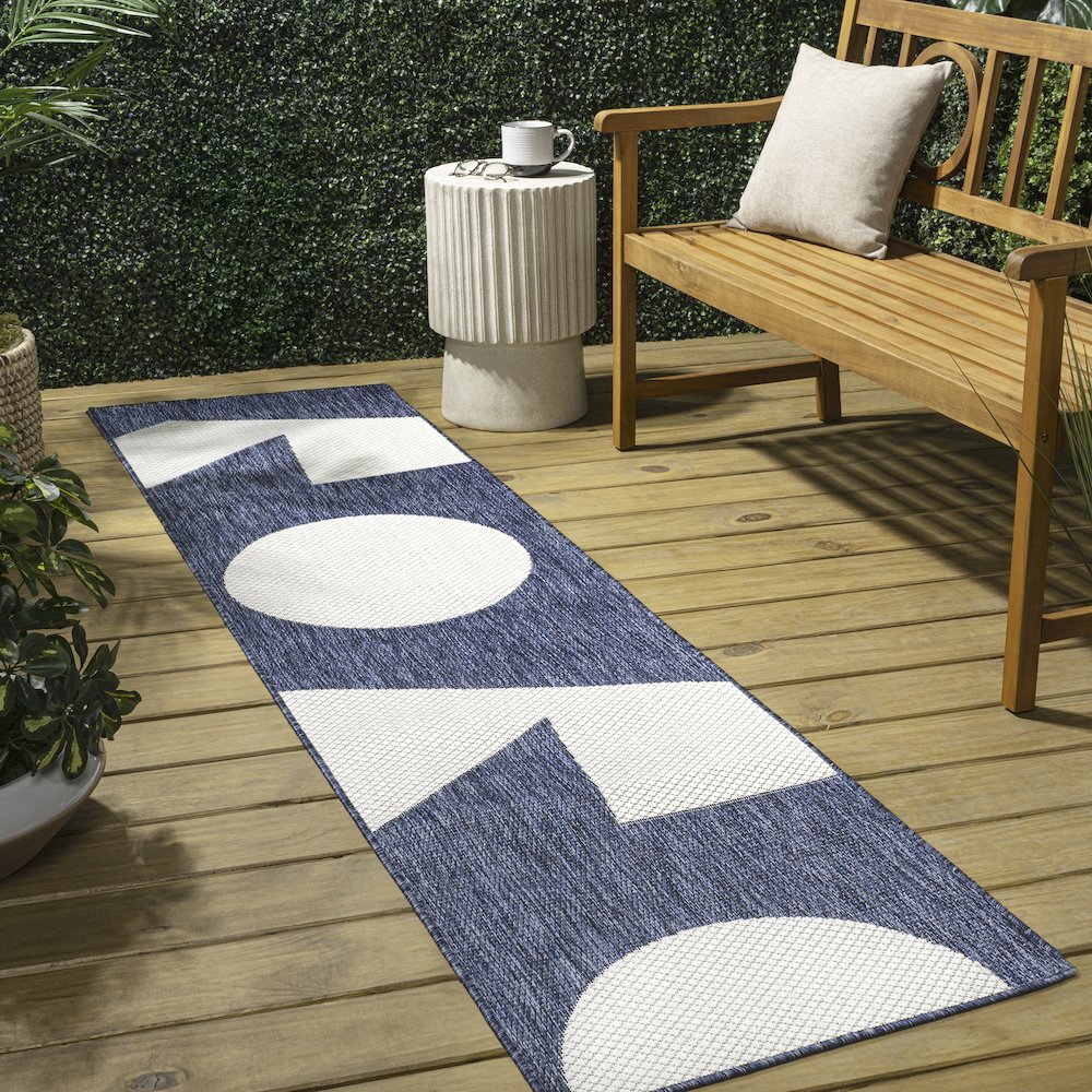 Two-Tone Navy/Cream 2 ft. x 8 ft. Indoor/Outdoor Runner Rug. Picture 4