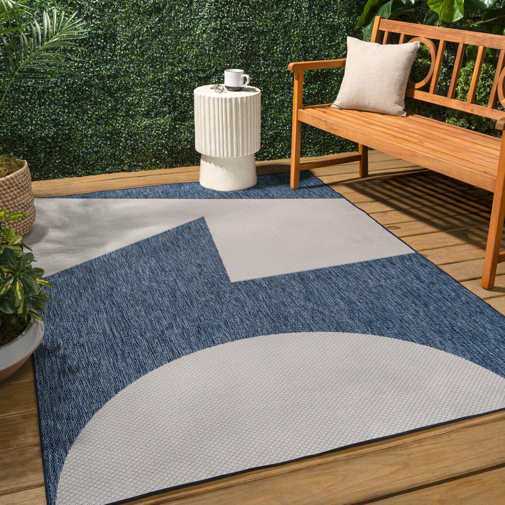 Two-Tone Navy/Cream 3 ft. x 5 ft. Indoor/Outdoor Area Rug. Picture 4