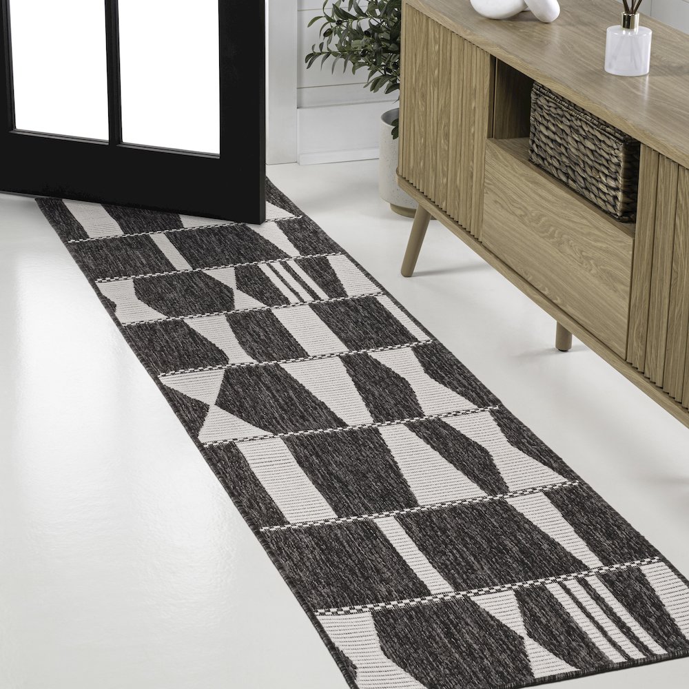 Two-Tone Black/Cream 2 ft. x 8 ft. Indoor/Outdoor Runner Rug. Picture 3