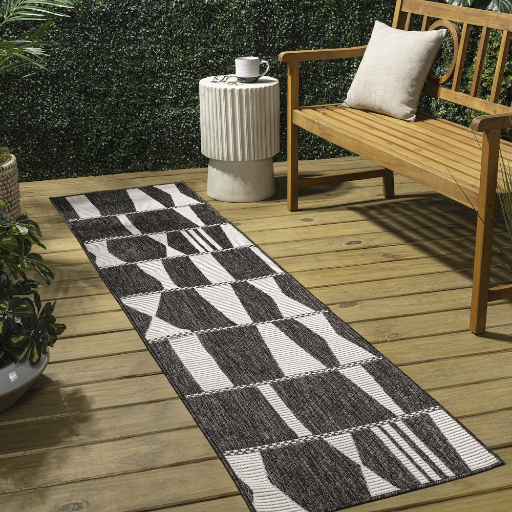 Two-Tone Black/Cream 2 ft. x 8 ft. Indoor/Outdoor Runner Rug. Picture 4