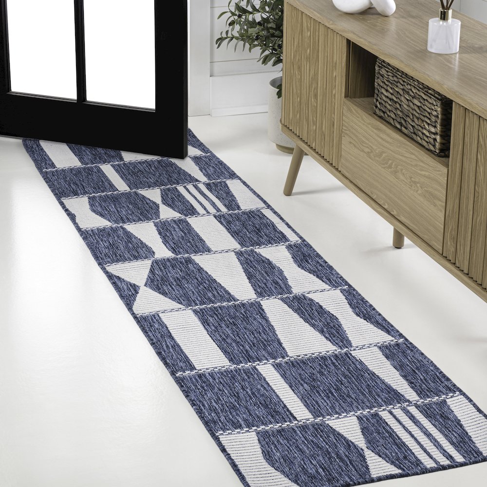 Two-Tone Navy/Cream 2 ft. x 8 ft. Indoor/Outdoor Runner Rug. Picture 3