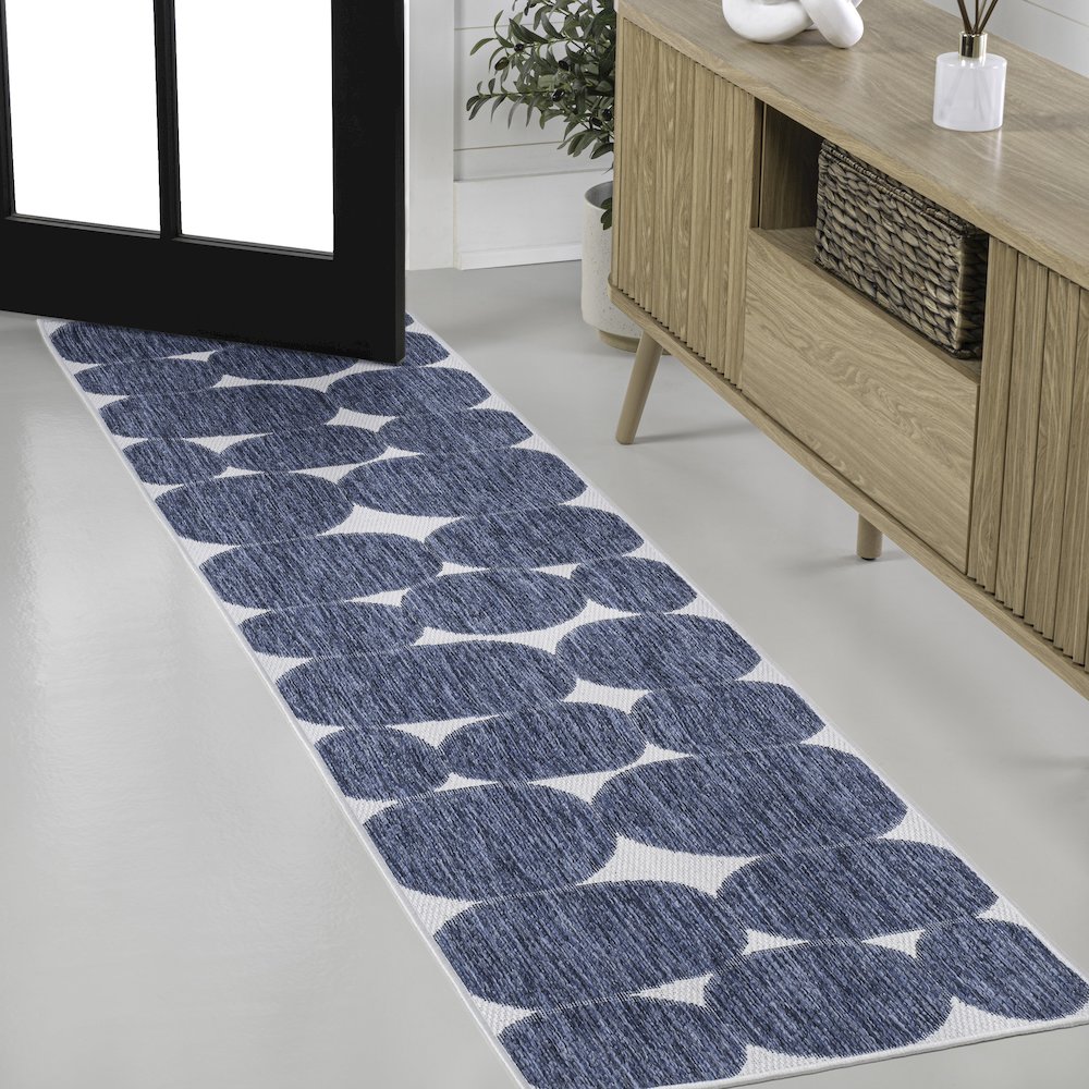Geometric Organic Shapes Navy/Cream 2 ft. x 8 ft. Indoor/Outdoor Runner Rug. Picture 3