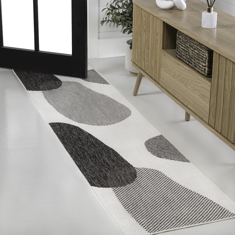 Geometric Organic Shapes Cream/Black 2 ft. x 8 ft. Indoor/Outdoor Runner Rug. Picture 3