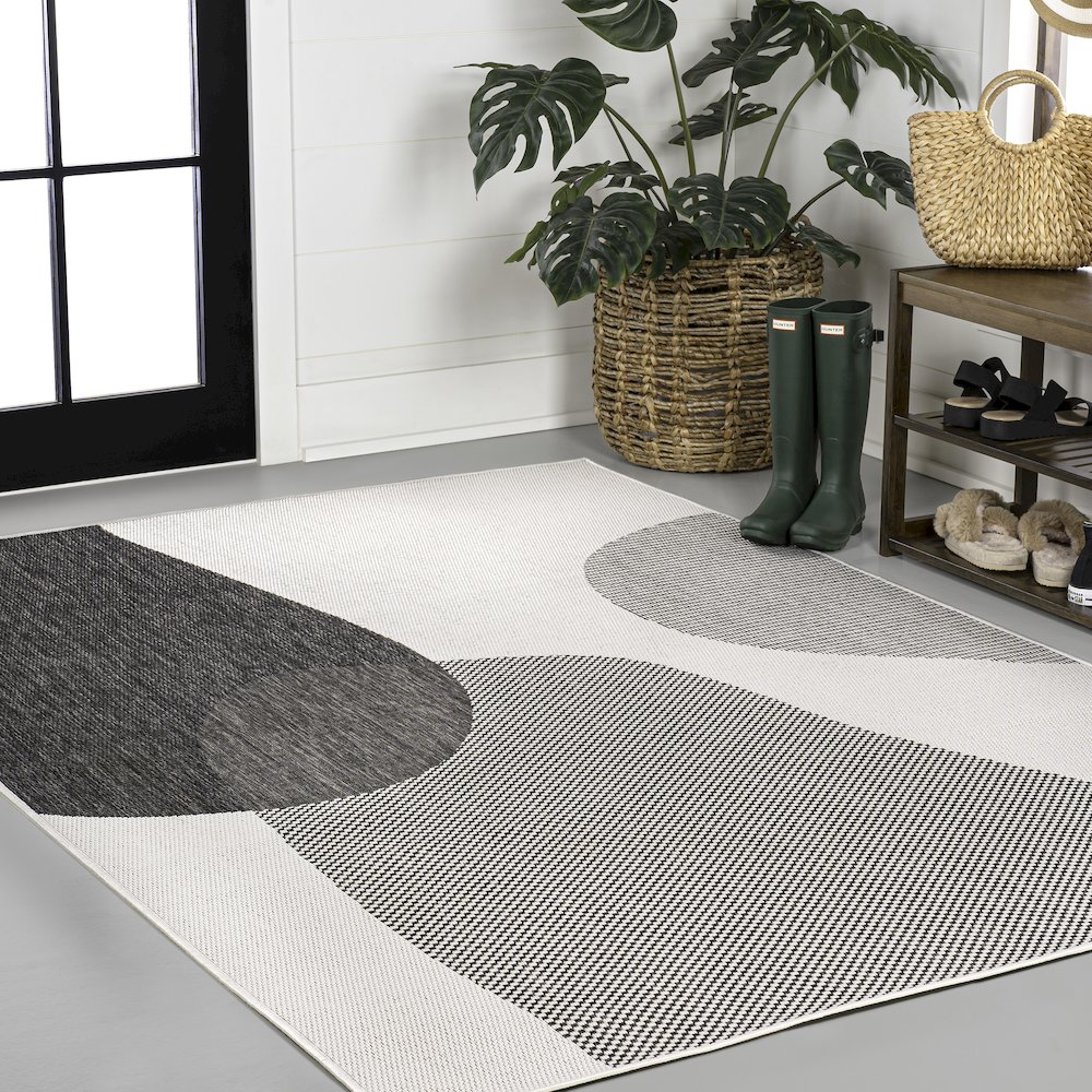 Geometric Organic Shapes Cream/Black 3 ft. x 5 ft. Indoor/Outdoor Area Rug. Picture 3