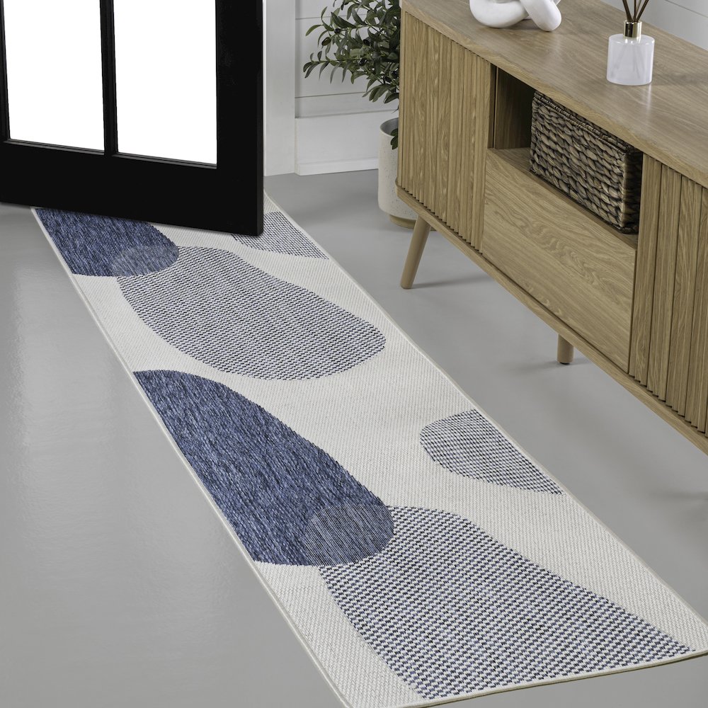 Geometric Organic Shapes Cream/Navy 2 ft. x 8 ft. Indoor/Outdoor Runner Rug. Picture 3