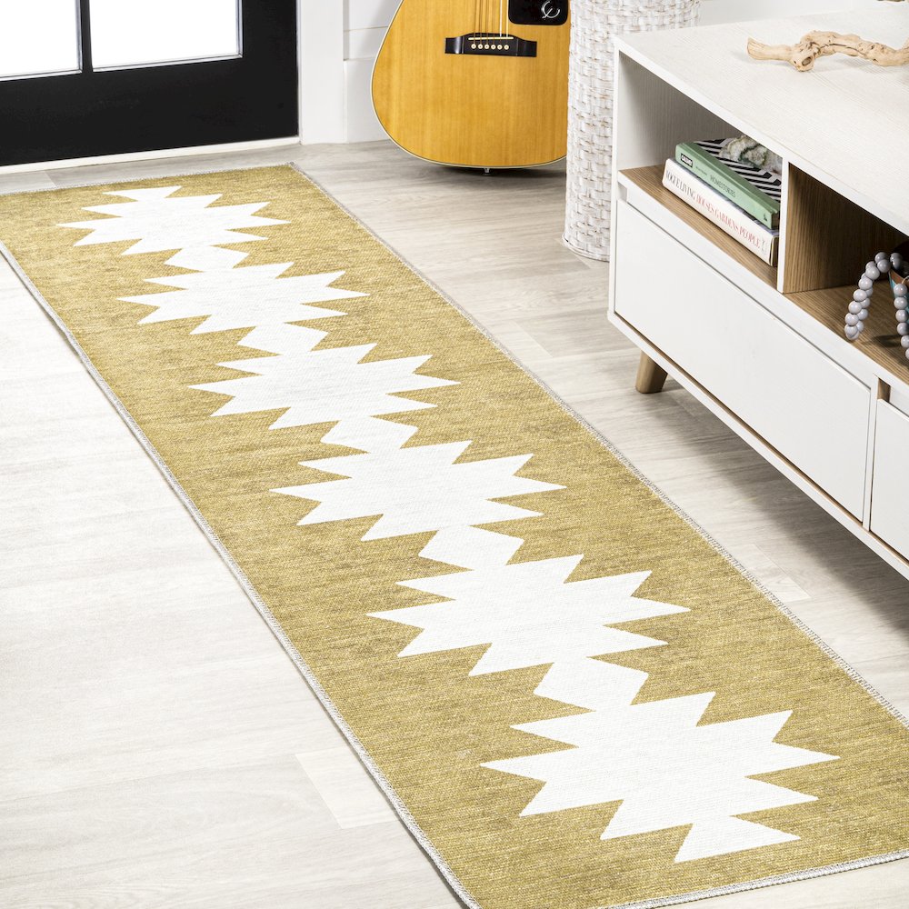 Chayton Minimalist Geometric Machine Washable Area Rug. Picture 2